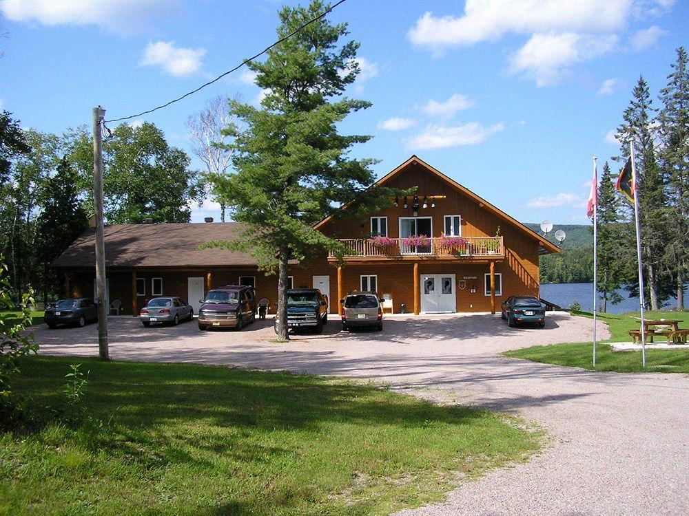 Motel Ours Bleu Lac-Saguay Esterno foto