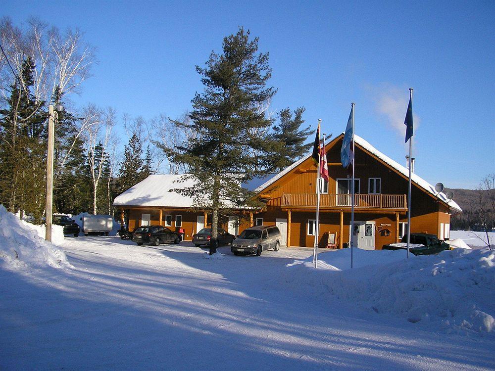 Motel Ours Bleu Lac-Saguay Esterno foto