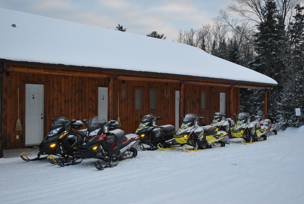 Motel Ours Bleu Lac-Saguay Esterno foto