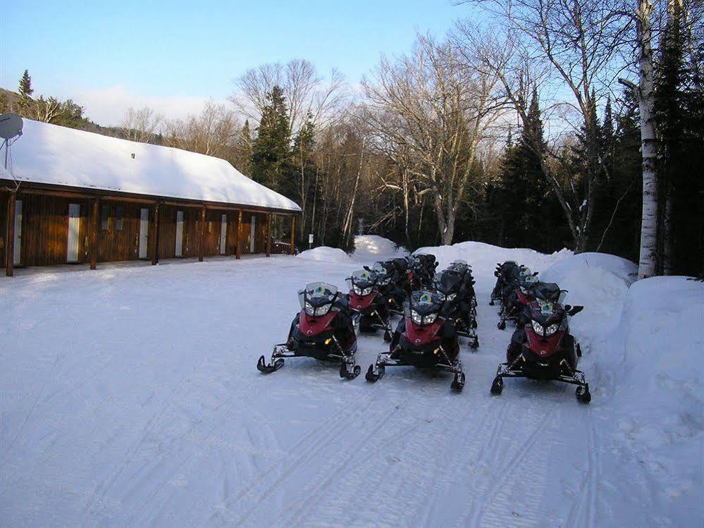 Motel Ours Bleu Lac-Saguay Esterno foto