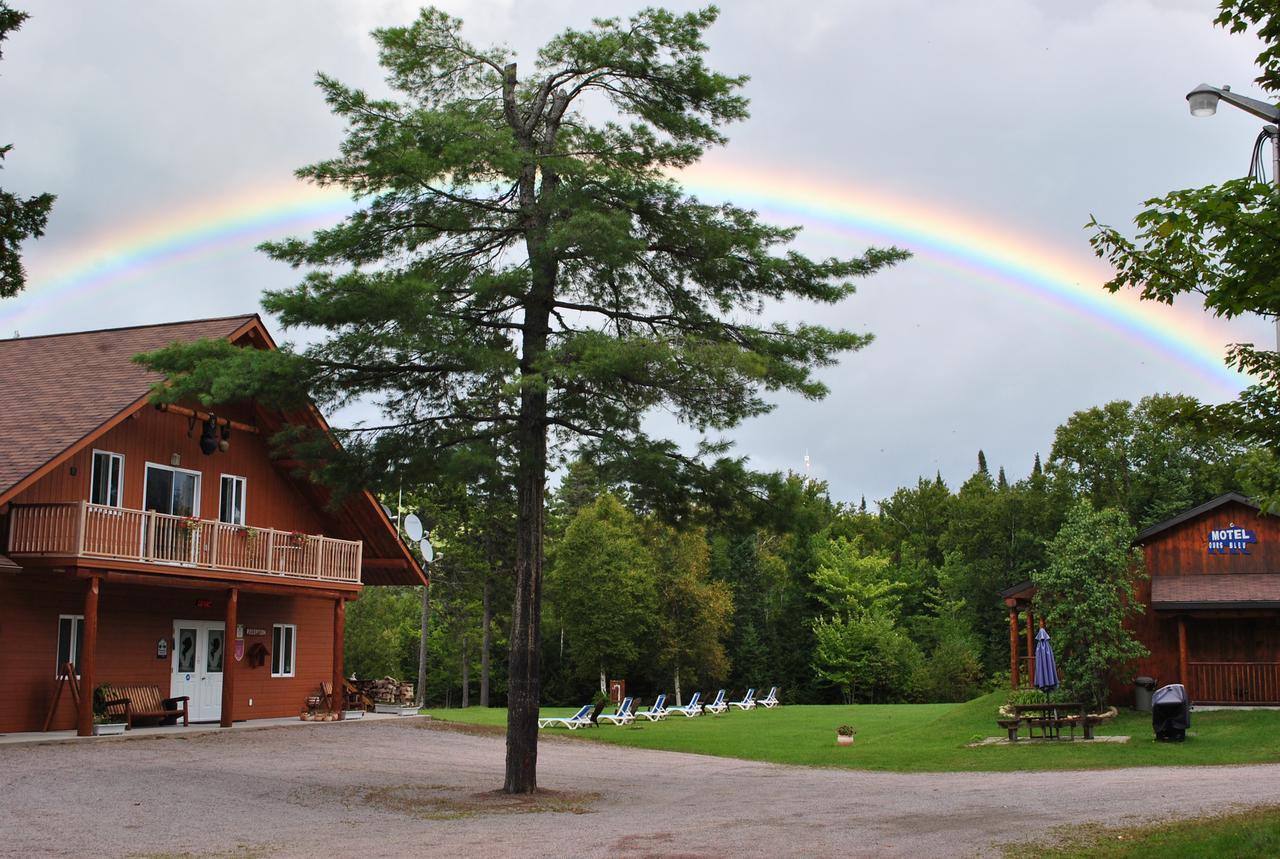 Motel Ours Bleu Lac-Saguay Esterno foto