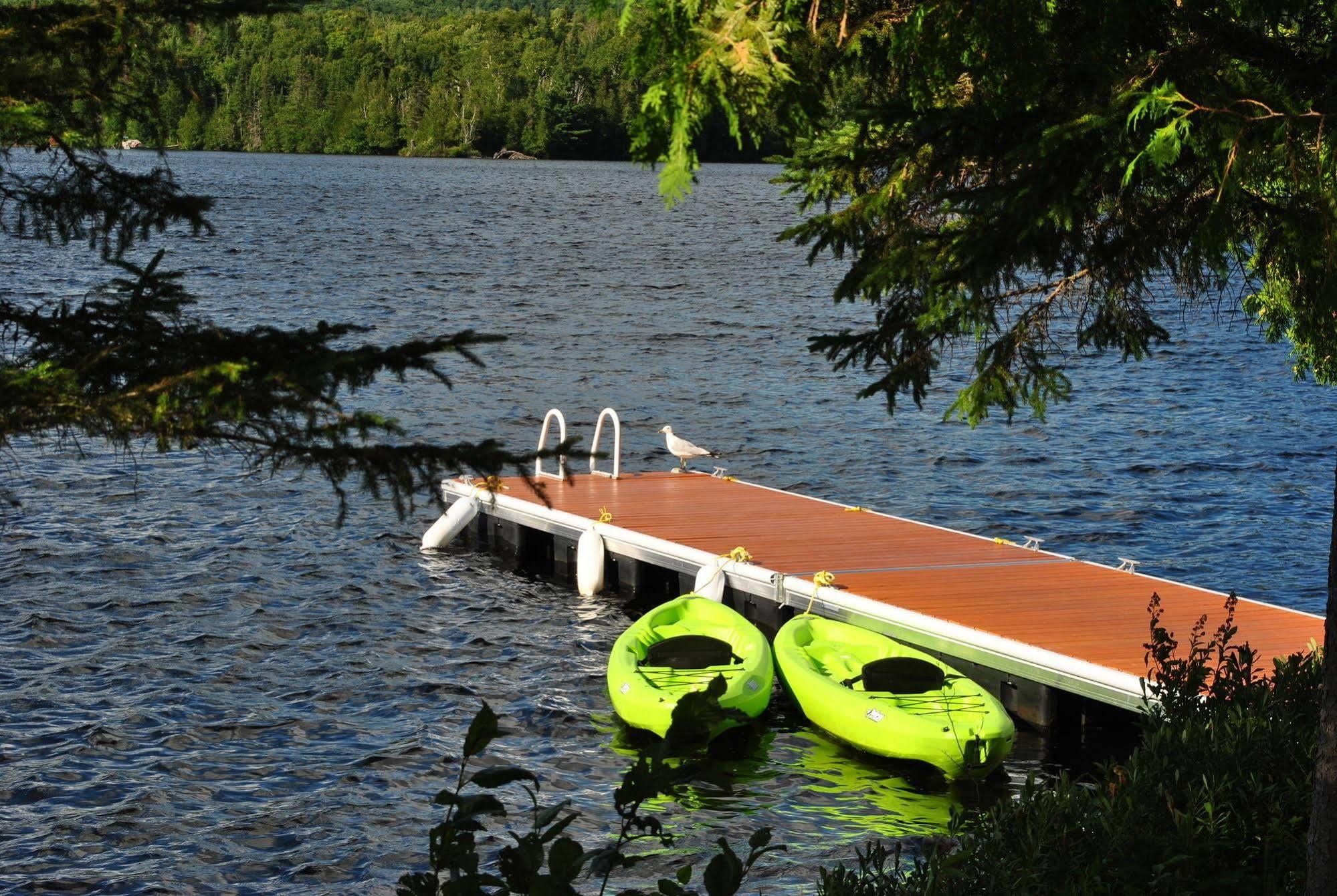 Motel Ours Bleu Lac-Saguay Esterno foto