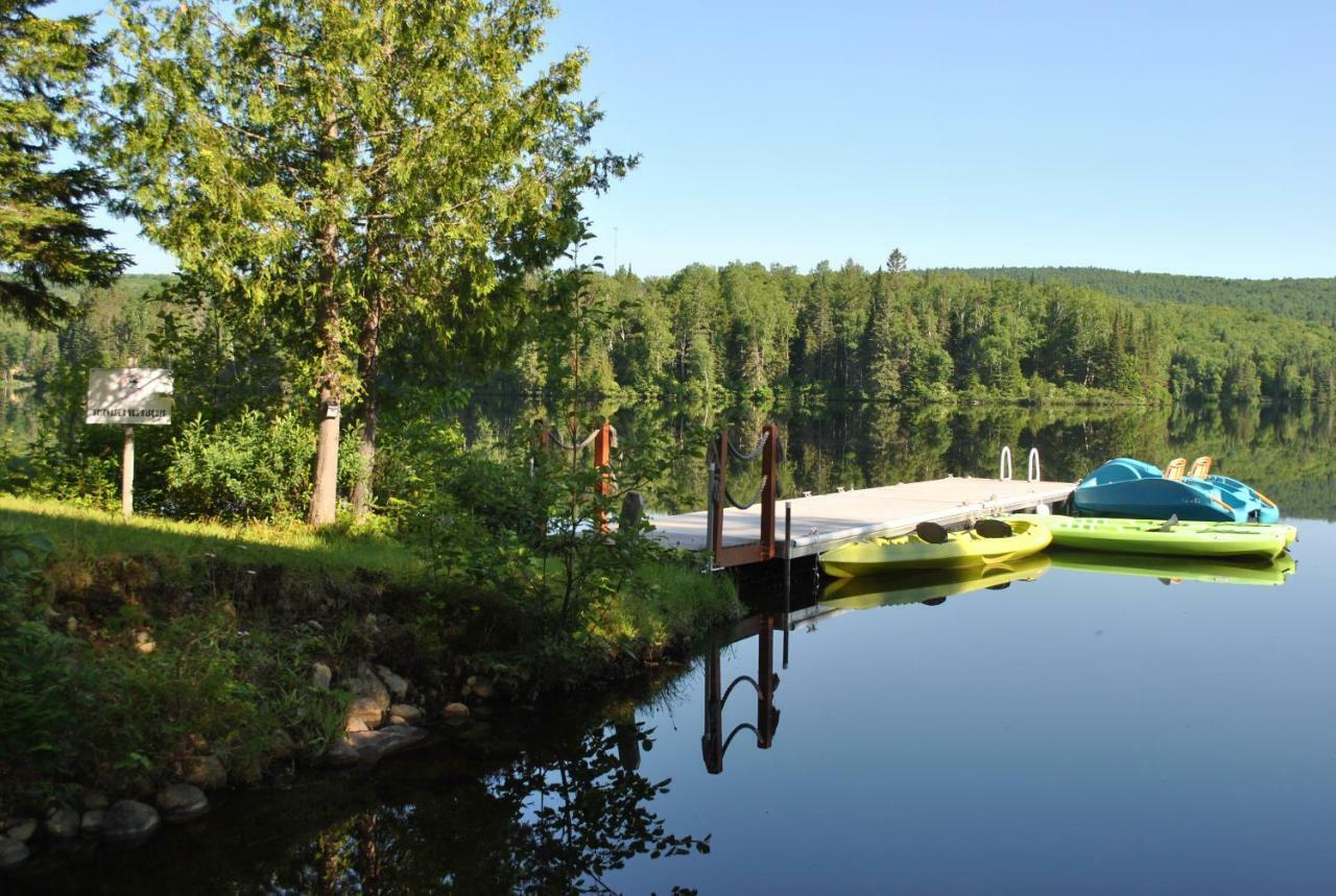 Motel Ours Bleu Lac-Saguay Esterno foto