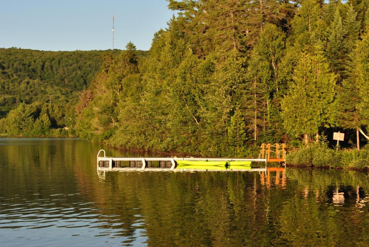 Motel Ours Bleu Lac-Saguay Esterno foto