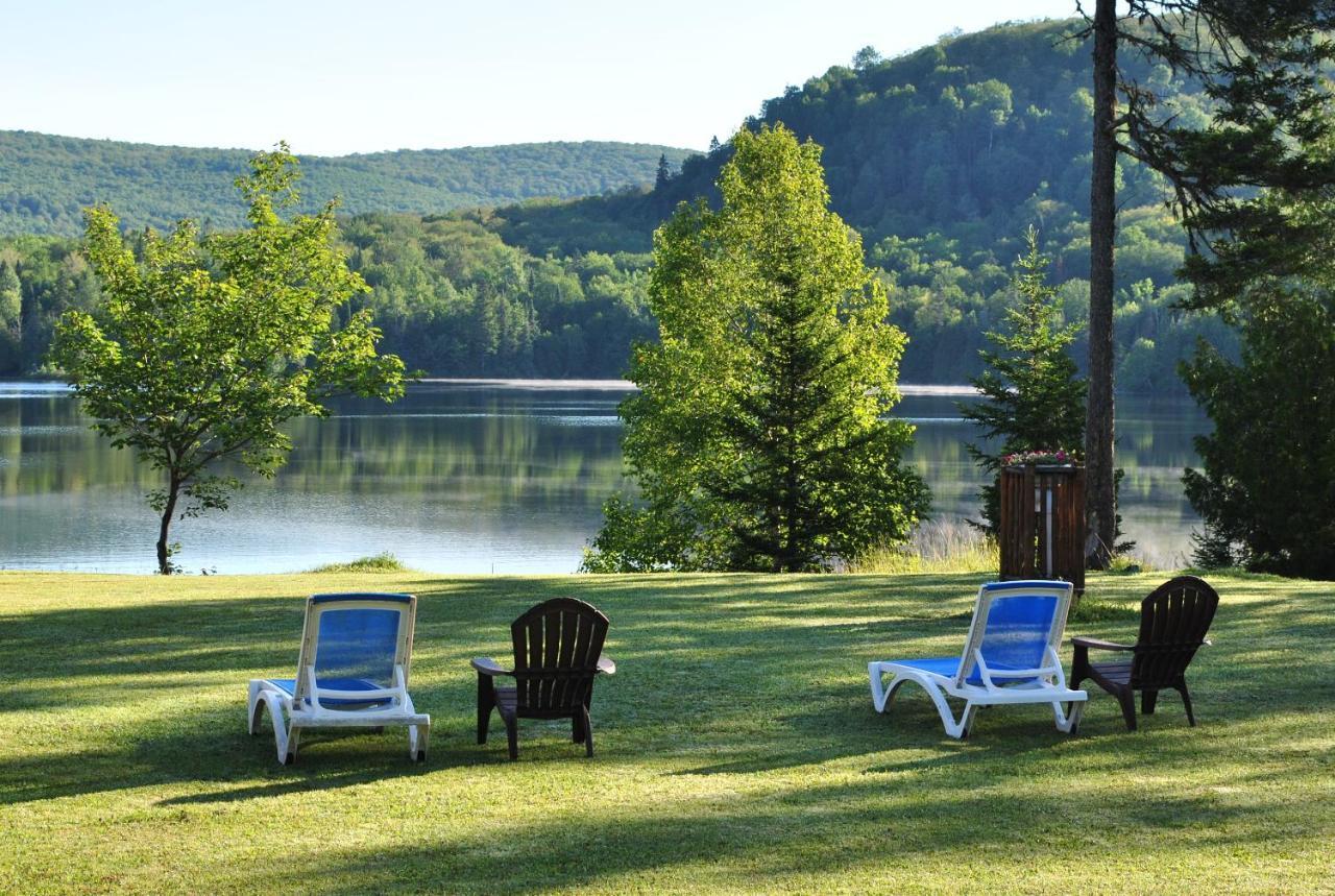 Motel Ours Bleu Lac-Saguay Esterno foto