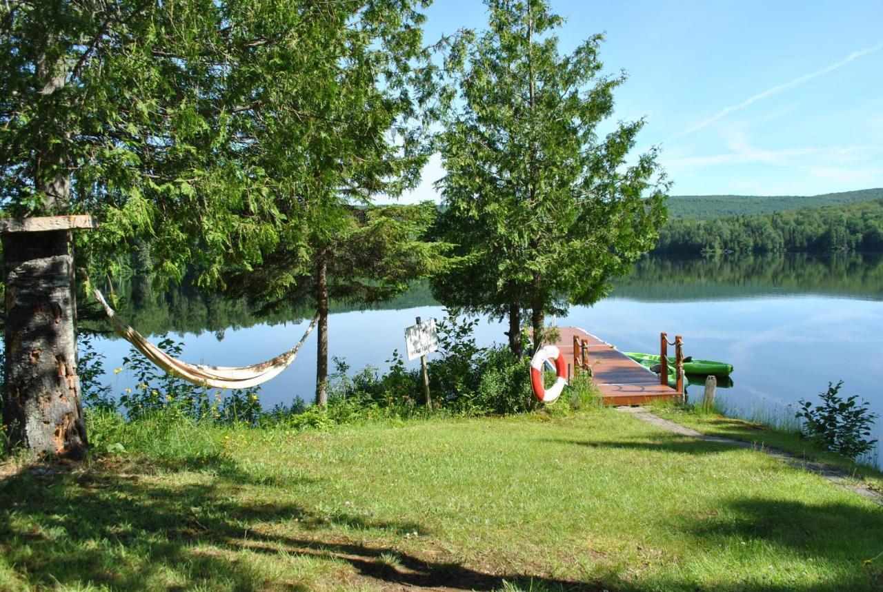 Motel Ours Bleu Lac-Saguay Esterno foto